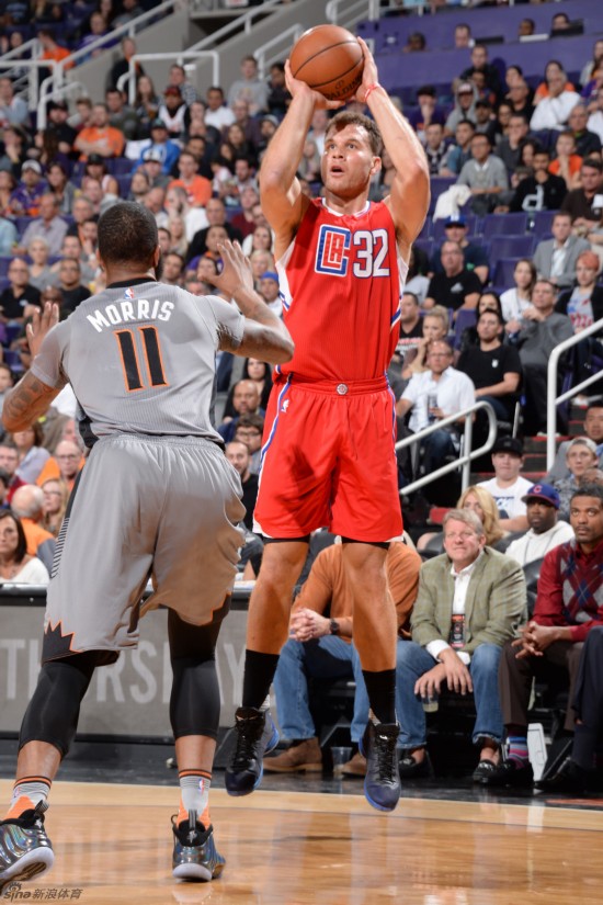 两名球员支 两名球员支